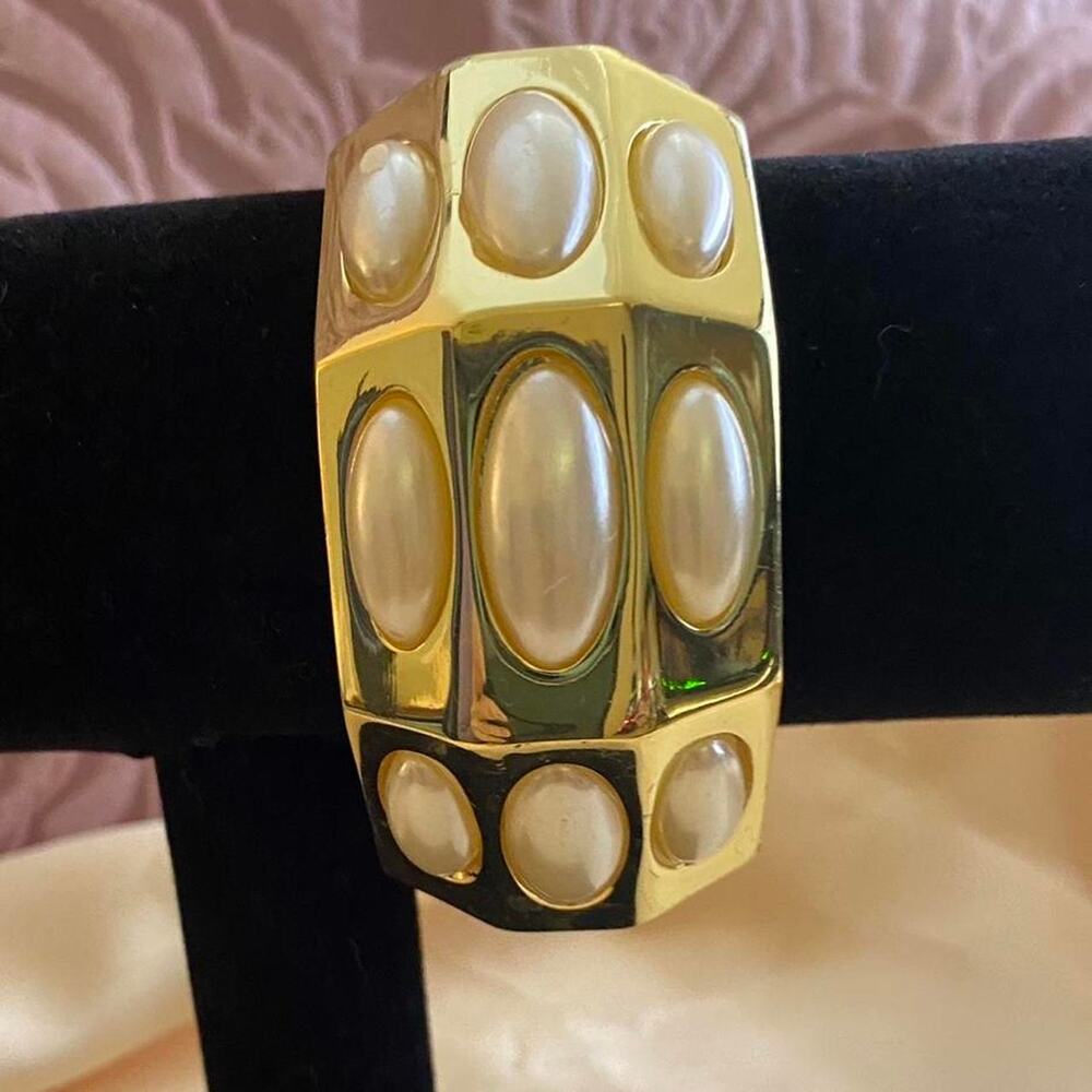 Vintage Gold tone faux pearl hinge bangle bracelet jewelry